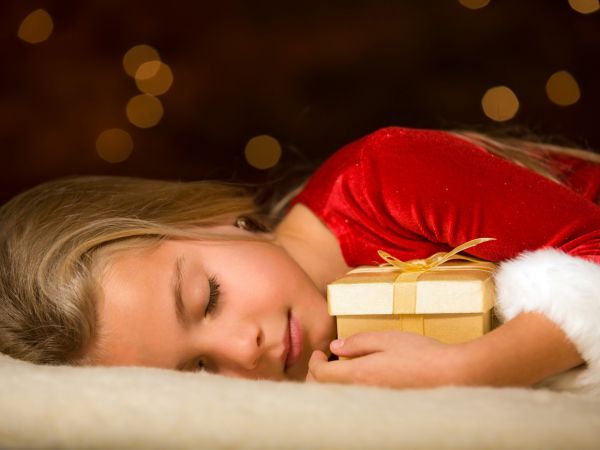 baby-girl-hugging-1280x960